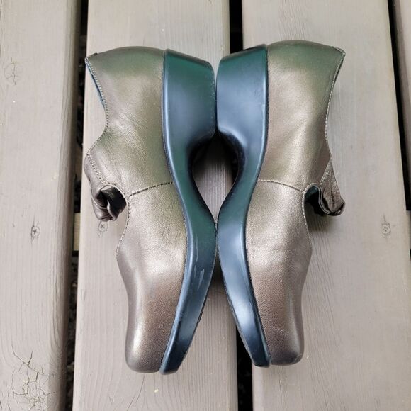 Dansko Ainsley Bronze Metallic Leather Bow Loafers Mary Jane Clogs 38 - Picture 3 of 8